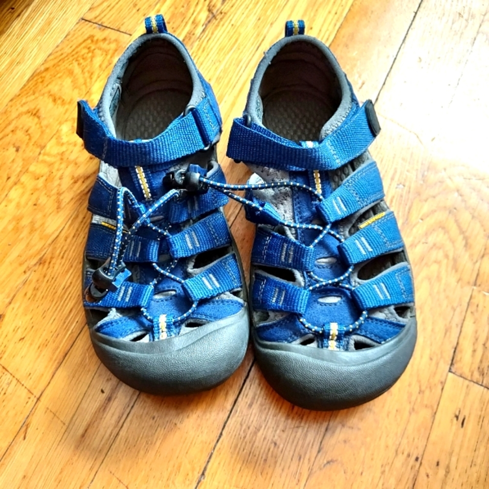 KEEN Newport H2 Water Shoes - Big Kid's size 2 - Navy blue/yellow - hiking